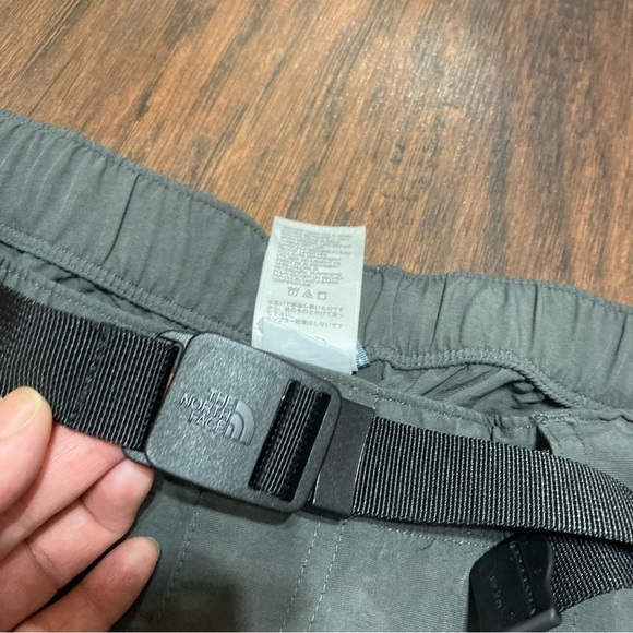 The North Face Short/Court Convertible Utility Pants  plenty of pockets XXL GuC - Picture 13 of 16
